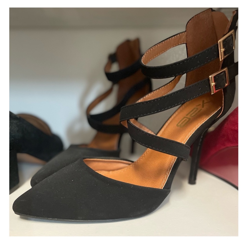 Black sexy heels.